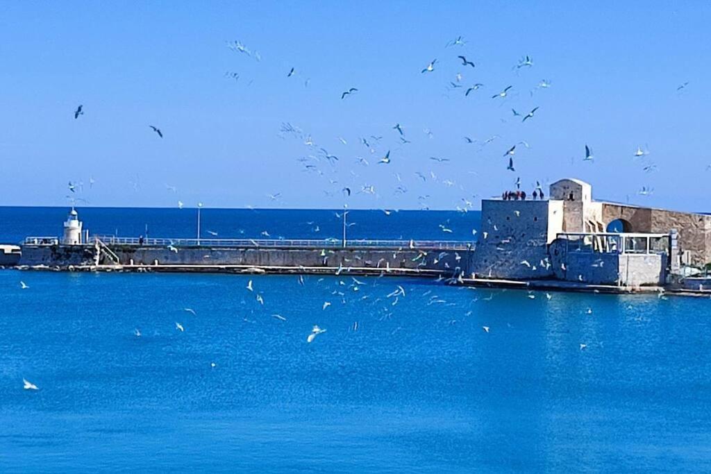 Emozioni Dal Porto Apartment Trani Luaran gambar